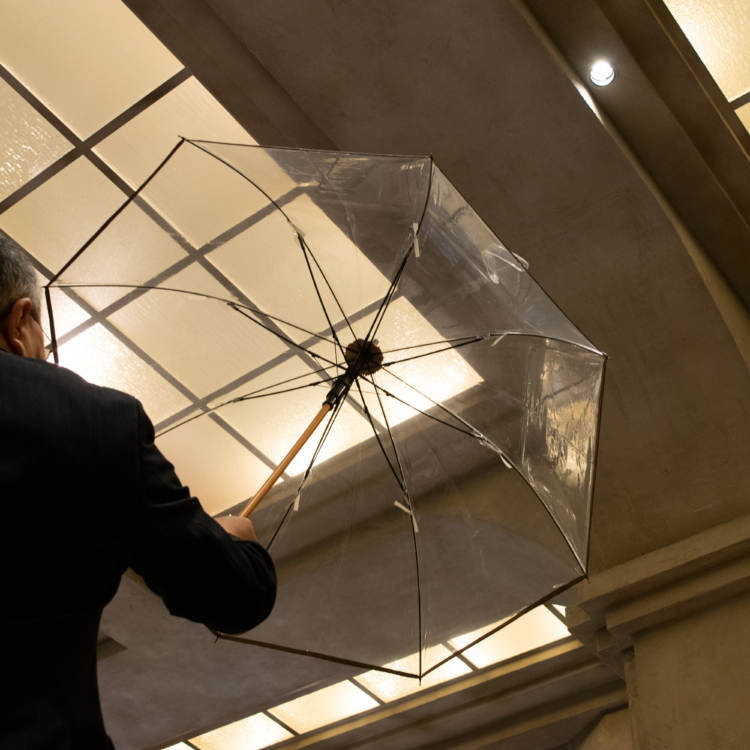 即使007撑也合衬，适合绅士的塑料伞