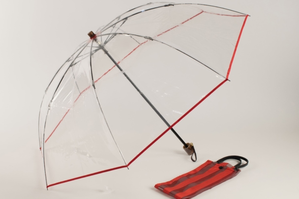 让雨天变得令人期待的透明折叠伞