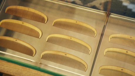 具有美发效果的黄杨木梳，同时适合日常护理和时尚打理。