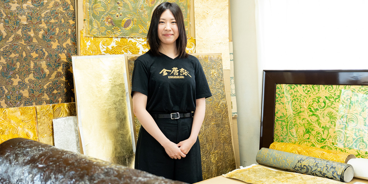 已故祖父让“金唐纸”重获新生。为传播这门传统工艺的魅力,孙女开启新的挑战