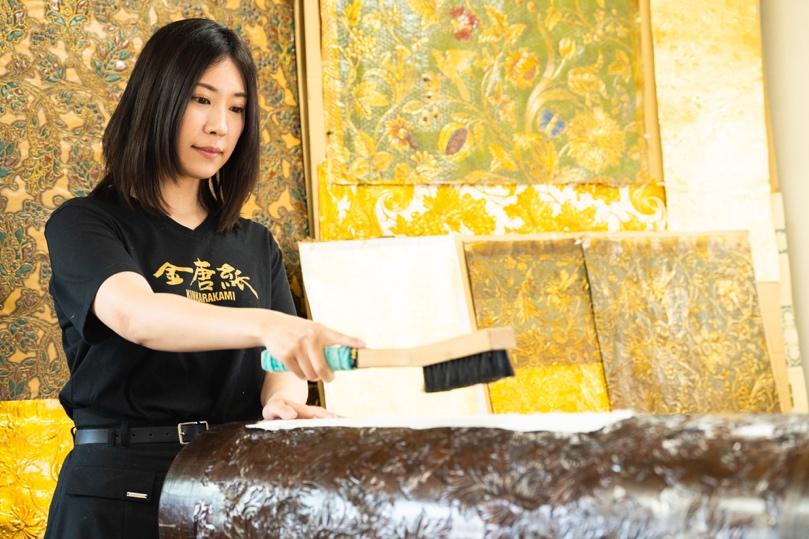 已故祖父让“金唐纸”重获新生。为传播这门传统工艺的魅力,孙女开启新的挑战
