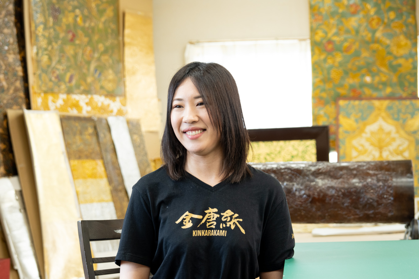 已故祖父让“金唐纸”重获新生。为传播这门传统工艺的魅力,孙女开启新的挑战